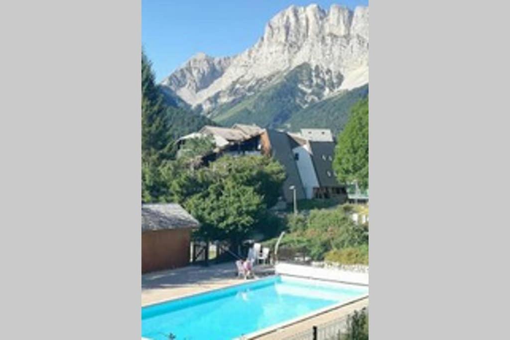 Petit Studio Mansarde 18 M2 Avec Navette Gratuit Aux Pistes De Ski 格雷斯昂韦科尔 外观 照片