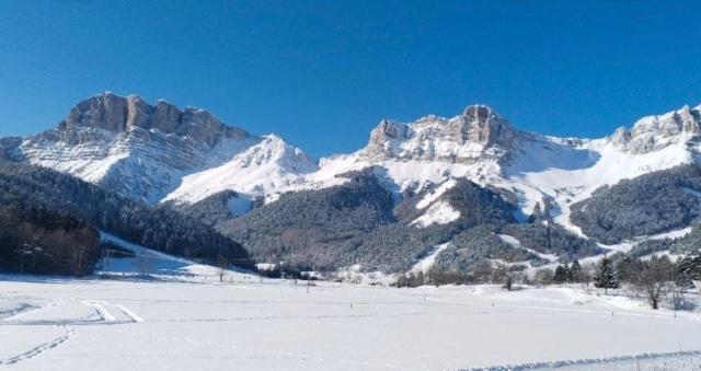 Petit Studio Mansarde 18 M2 Avec Navette Gratuit Aux Pistes De Ski 格雷斯昂韦科尔 外观 照片