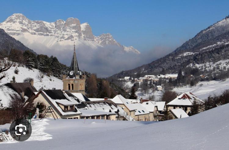Petit Studio Mansarde 18 M2 Avec Navette Gratuit Aux Pistes De Ski 格雷斯昂韦科尔 外观 照片