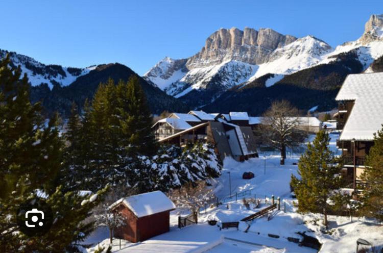 Petit Studio Mansarde 18 M2 Avec Navette Gratuit Aux Pistes De Ski 格雷斯昂韦科尔 外观 照片
